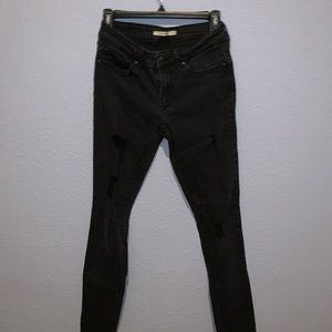 Black distressed 711 skinny Levi jeans